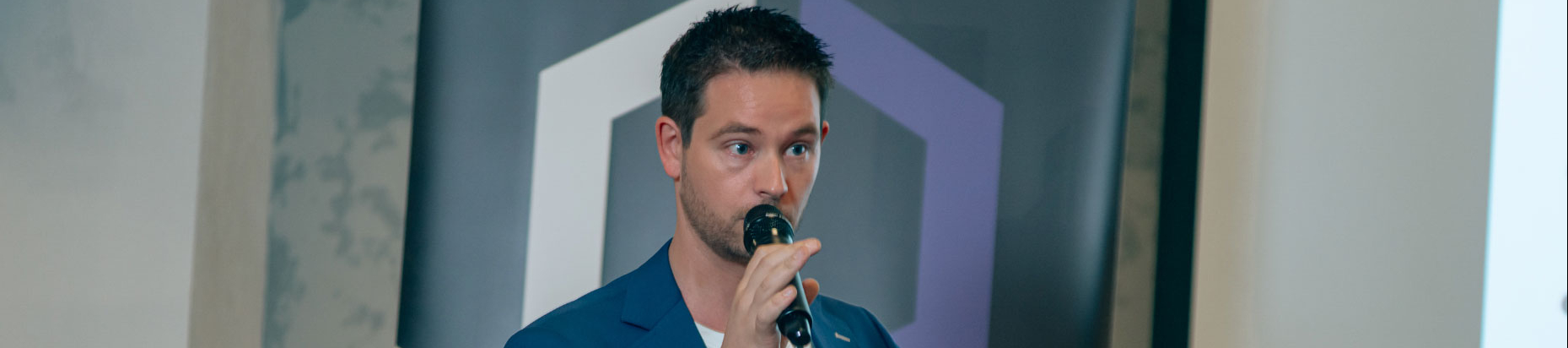 Devinez le sujet de ses conférences ? L’investissement en crypto-actifs, bien évidemment !